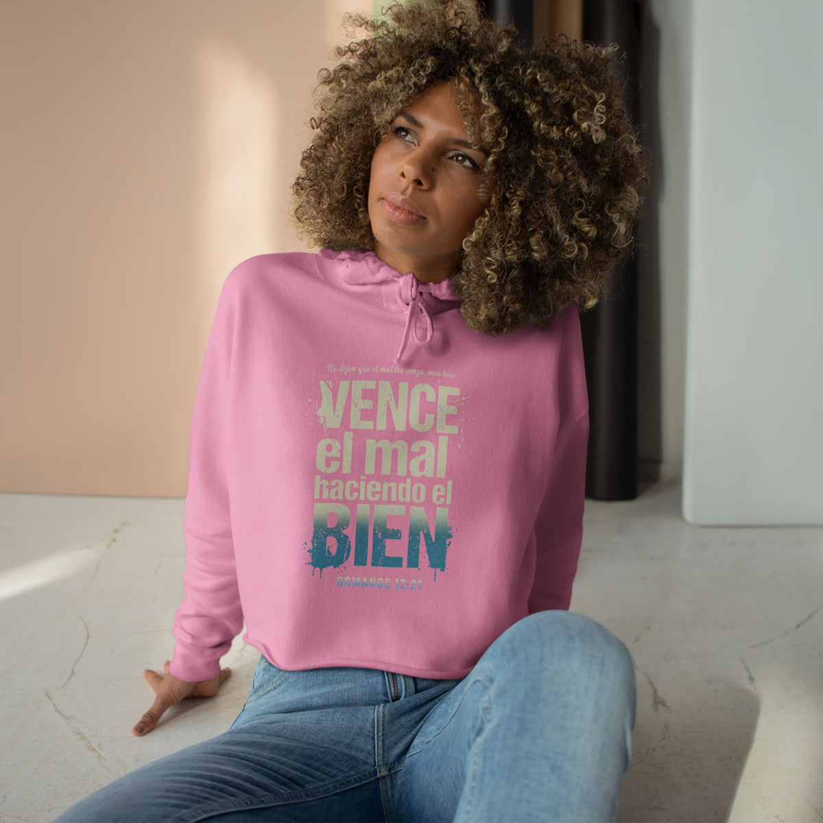 Crop Hoodie — "Vence el mal haciendo el bien" Spanish Inspiring Crop Hoodie