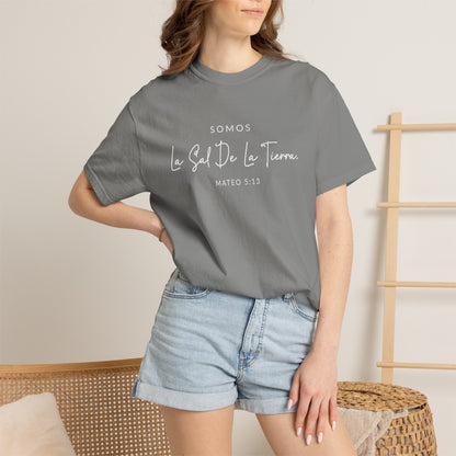 Somos la Sal de la Tierra Mateo 5:13 100% Cotton T-Shirt — Spanish Wise Woman Bible Verse