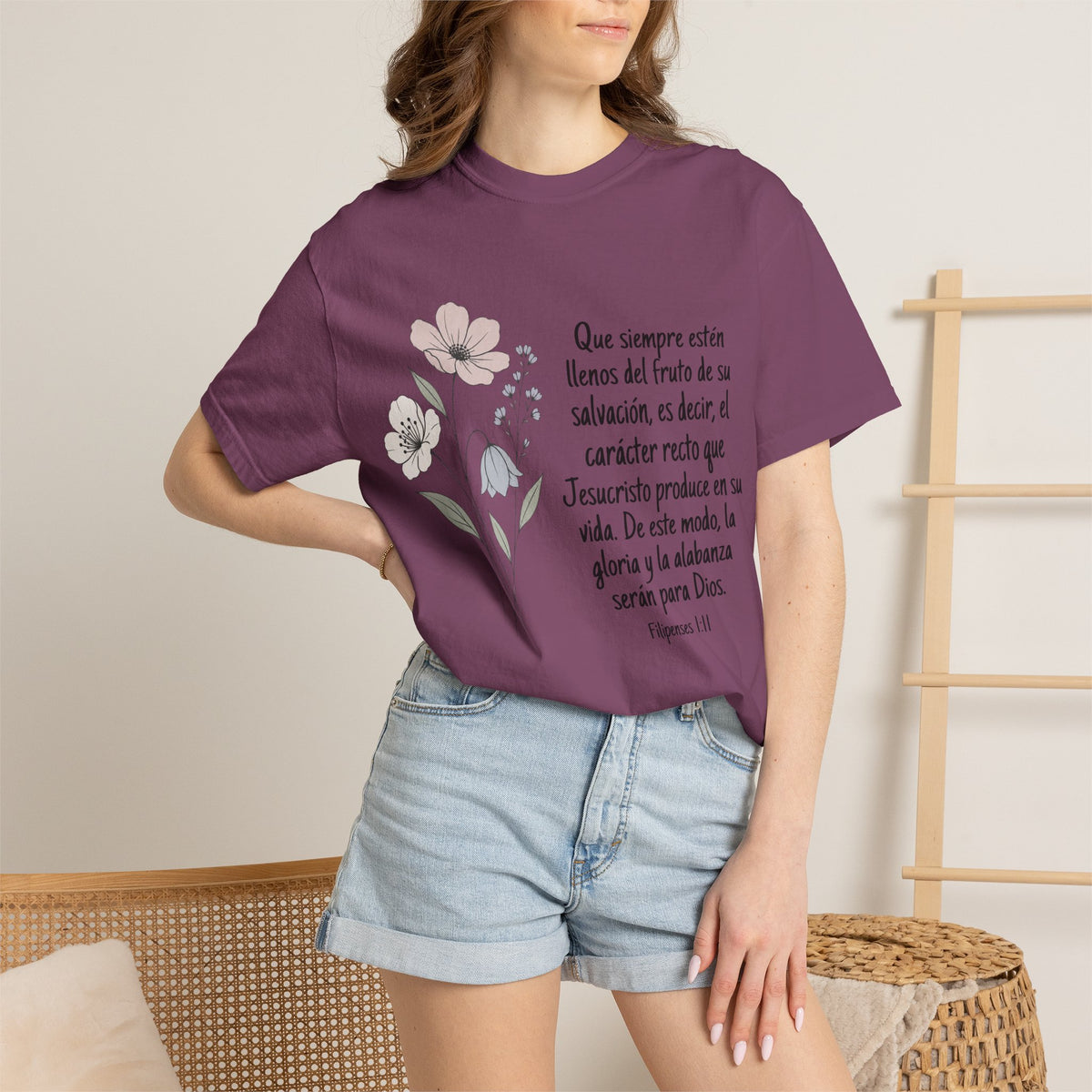 Christian Floral Verse T-Shirt — Spanish Filipenses 1:11 Scripture Tee