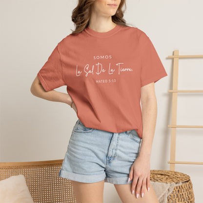 Somos la Sal de la Tierra Mateo 5:13 100% Cotton T-Shirt — Spanish Wise Woman Bible Verse