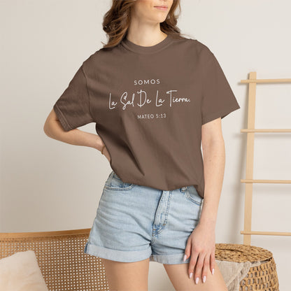 Somos la Sal de la Tierra Mateo 5:13 100% Cotton T-Shirt — Spanish Wise Woman Bible Verse