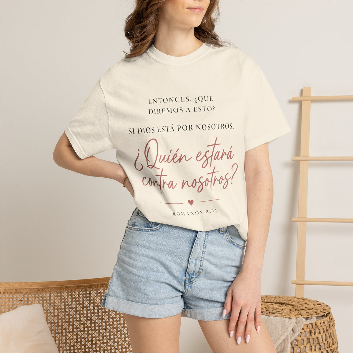 T-Shirt — Spanish Script '¿Quién estará contra nosotros?' Inspirational Tee