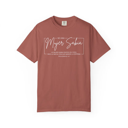 Mujer Sabia Proverbios 14:1 T-Shirt — Spanish Wise Woman Bible Verse