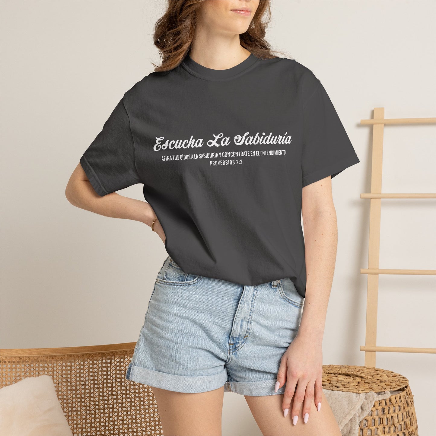 Proverbios 2:2 "Escucha la Sabiduría" T-Shirt