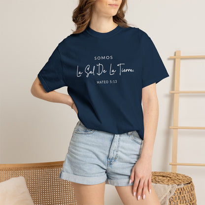 Somos la Sal de la Tierra Mateo 5:13 100% Cotton T-Shirt — Spanish Wise Woman Bible Verse