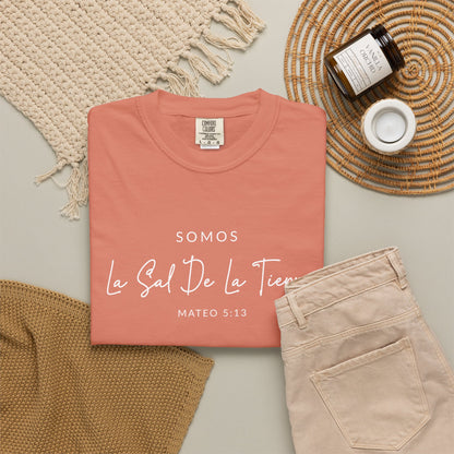 Somos la Sal de la Tierra Mateo 5:13 100% Cotton T-Shirt — Spanish Wise Woman Bible Verse