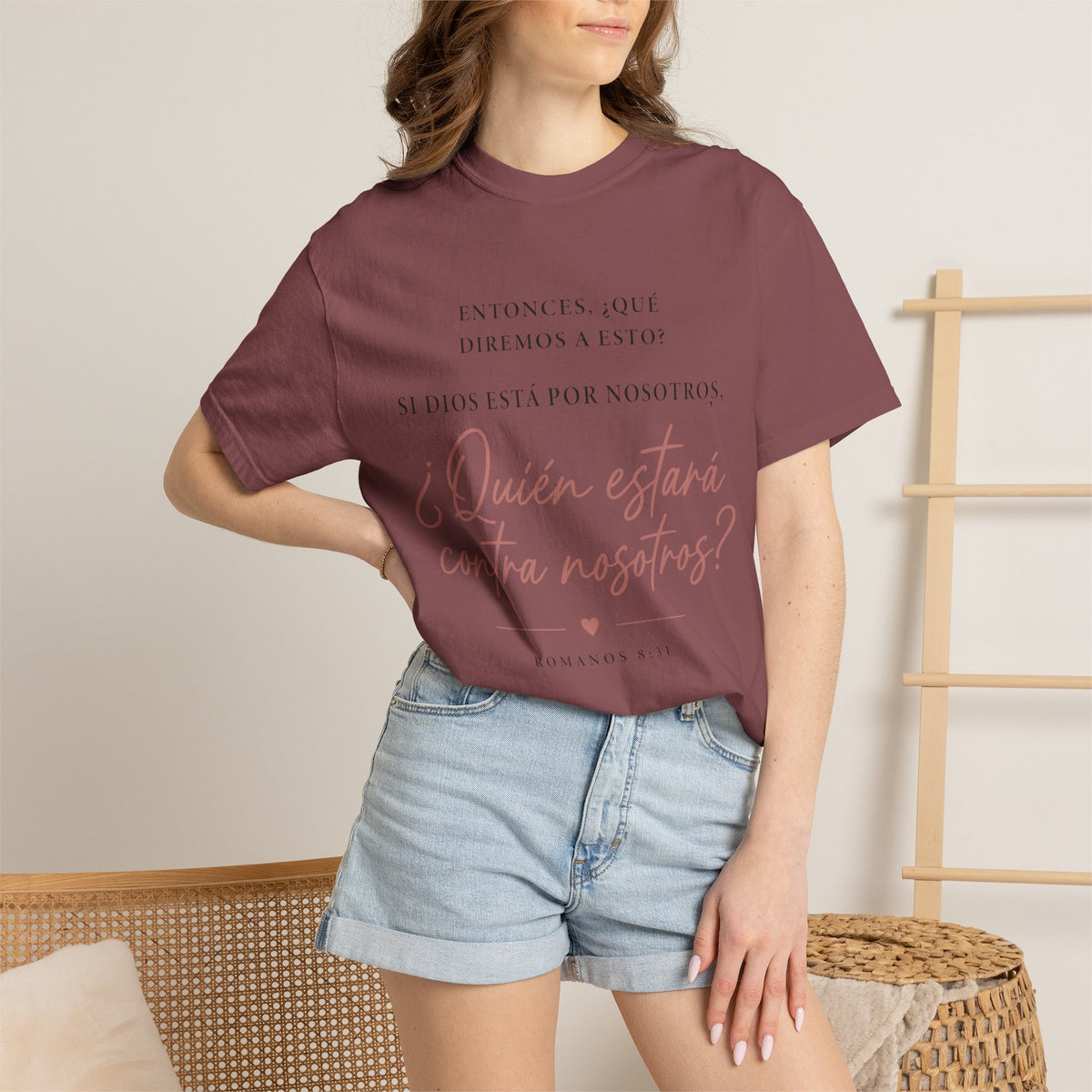T-Shirt — Spanish Script '¿Quién estará contra nosotros?' Inspirational Tee