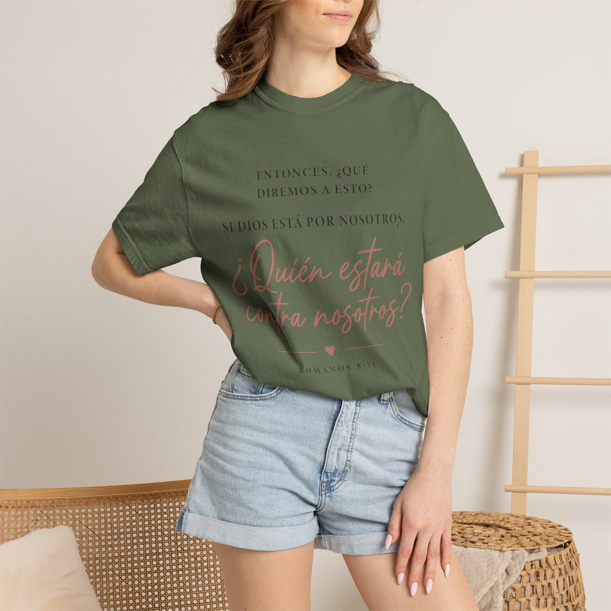 T-Shirt — Spanish Script '¿Quién estará contra nosotros?' Inspirational Tee