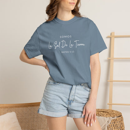 Somos la Sal de la Tierra Mateo 5:13 100% Cotton T-Shirt — Spanish Wise Woman Bible Verse
