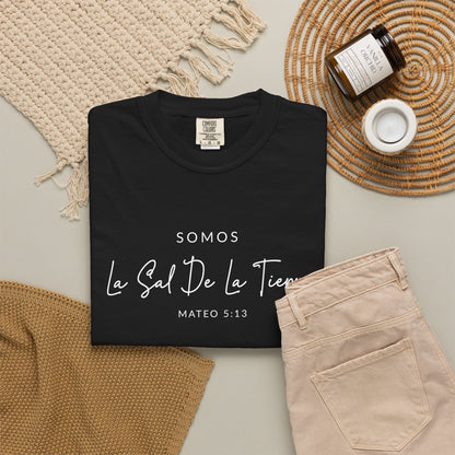 Somos la Sal de la Tierra Mateo 5:13 100% Cotton T-Shirt — Spanish Wise Woman Bible Verse