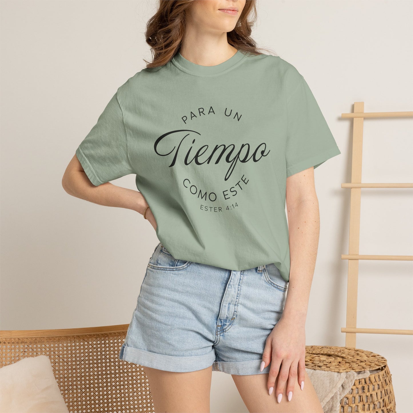 Para un Tiempo Como Este Ester 4:14 100% Cotton T-Shirt — Spanish Wise Woman Bible Verse