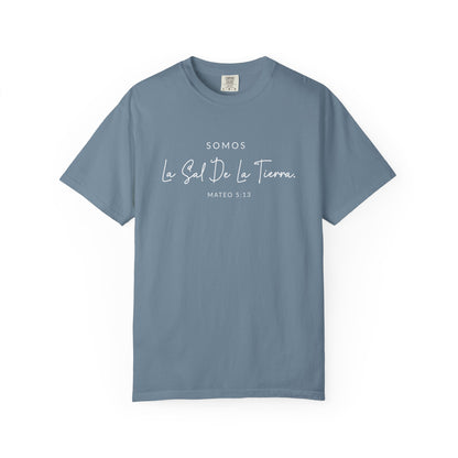 Somos la Sal de la Tierra Mateo 5:13 100% Cotton T-Shirt — Spanish Wise Woman Bible Verse