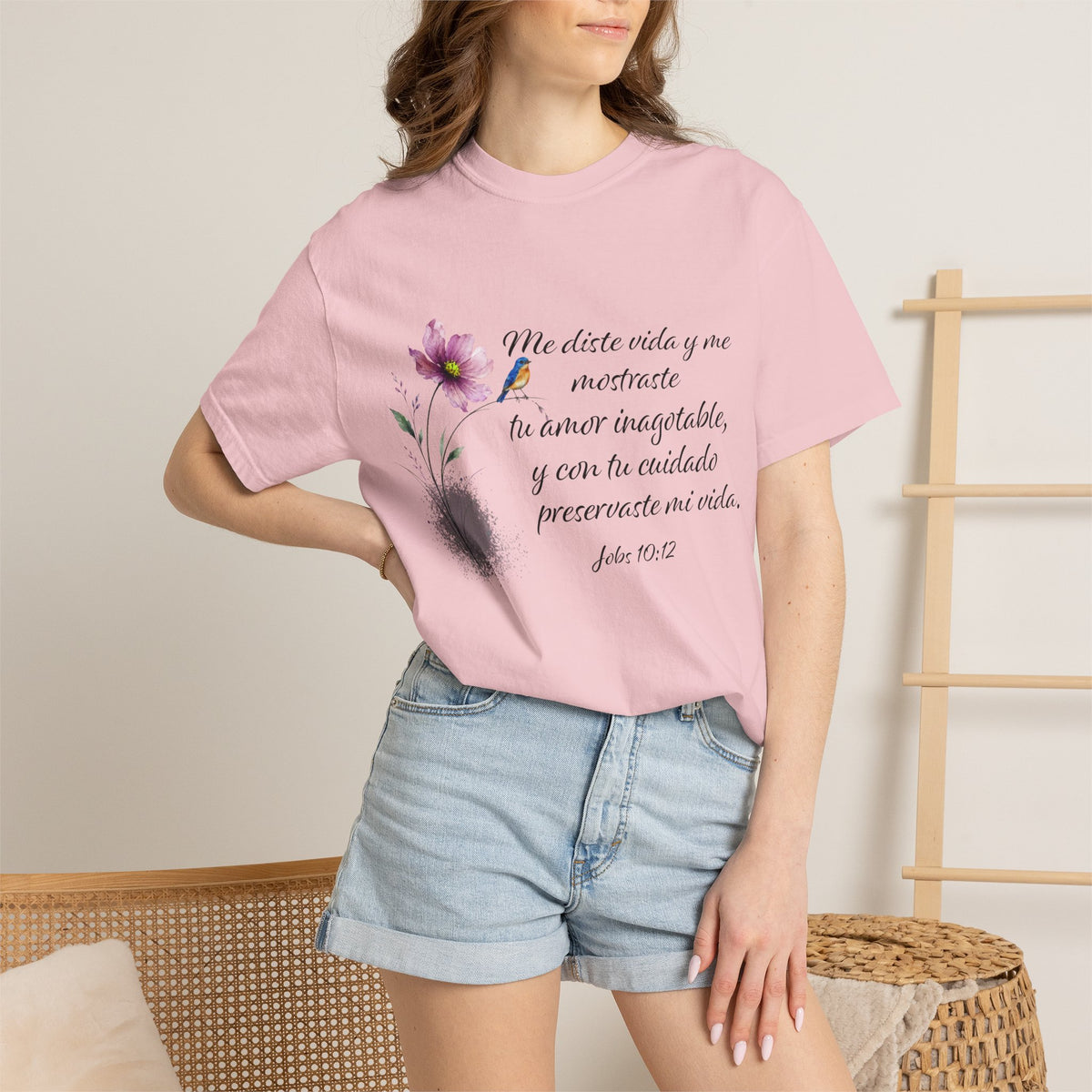 Inspirational Spanish Bible Verse T-Shirt – John 10:12 Floral Tee