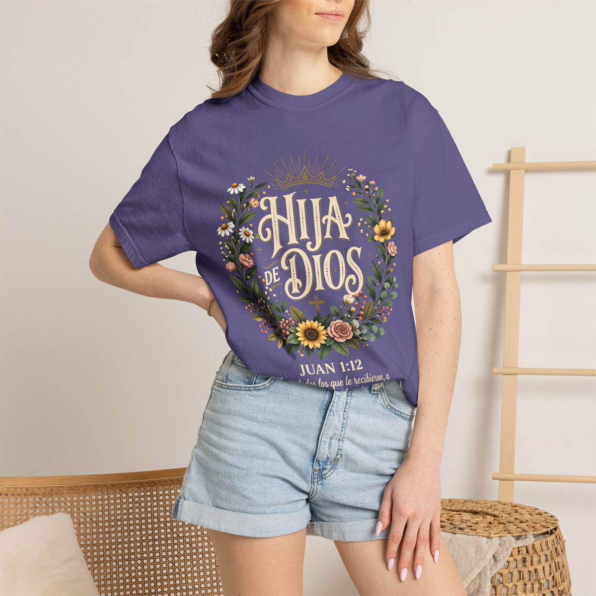 Hija de Dios Floral T‑Shirt — Juan 1:12 Christian Tee
