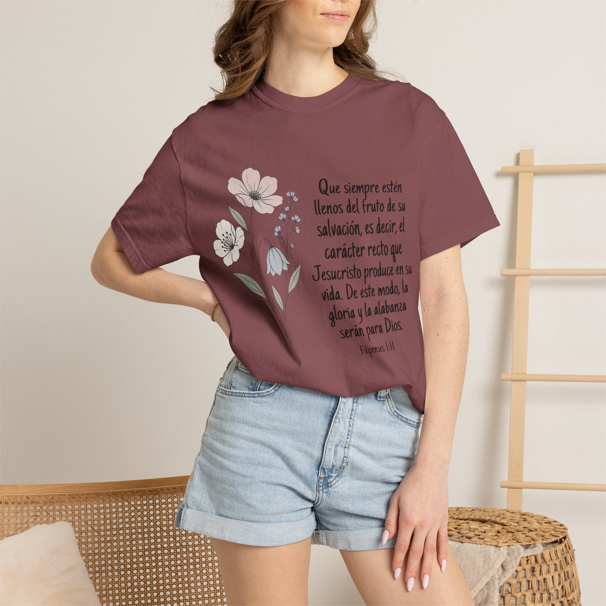 Christian Floral Verse T-Shirt — Spanish Filipenses 1:11 Scripture Tee