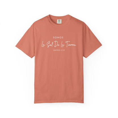 Somos la Sal de la Tierra Mateo 5:13 100% Cotton T-Shirt — Spanish Wise Woman Bible Verse
