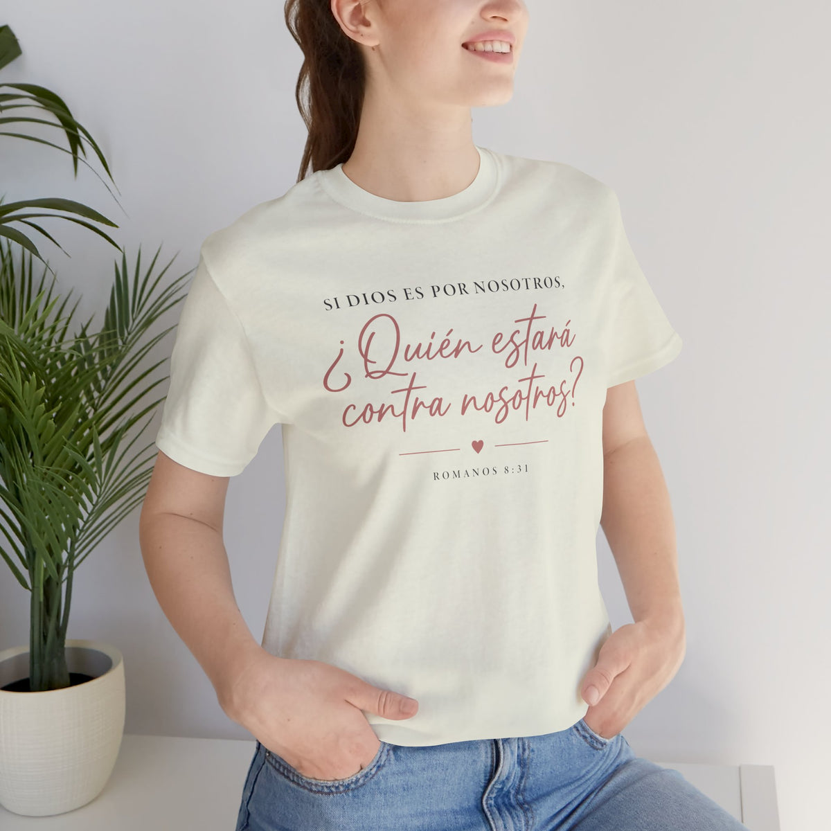 ¿Quién estará contra nosotros? Spanish Faith Quote T-Shirt