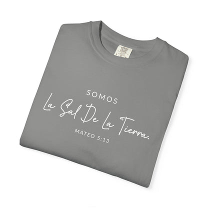 Somos la Sal de la Tierra Mateo 5:13 100% Cotton T-Shirt — Spanish Wise Woman Bible Verse