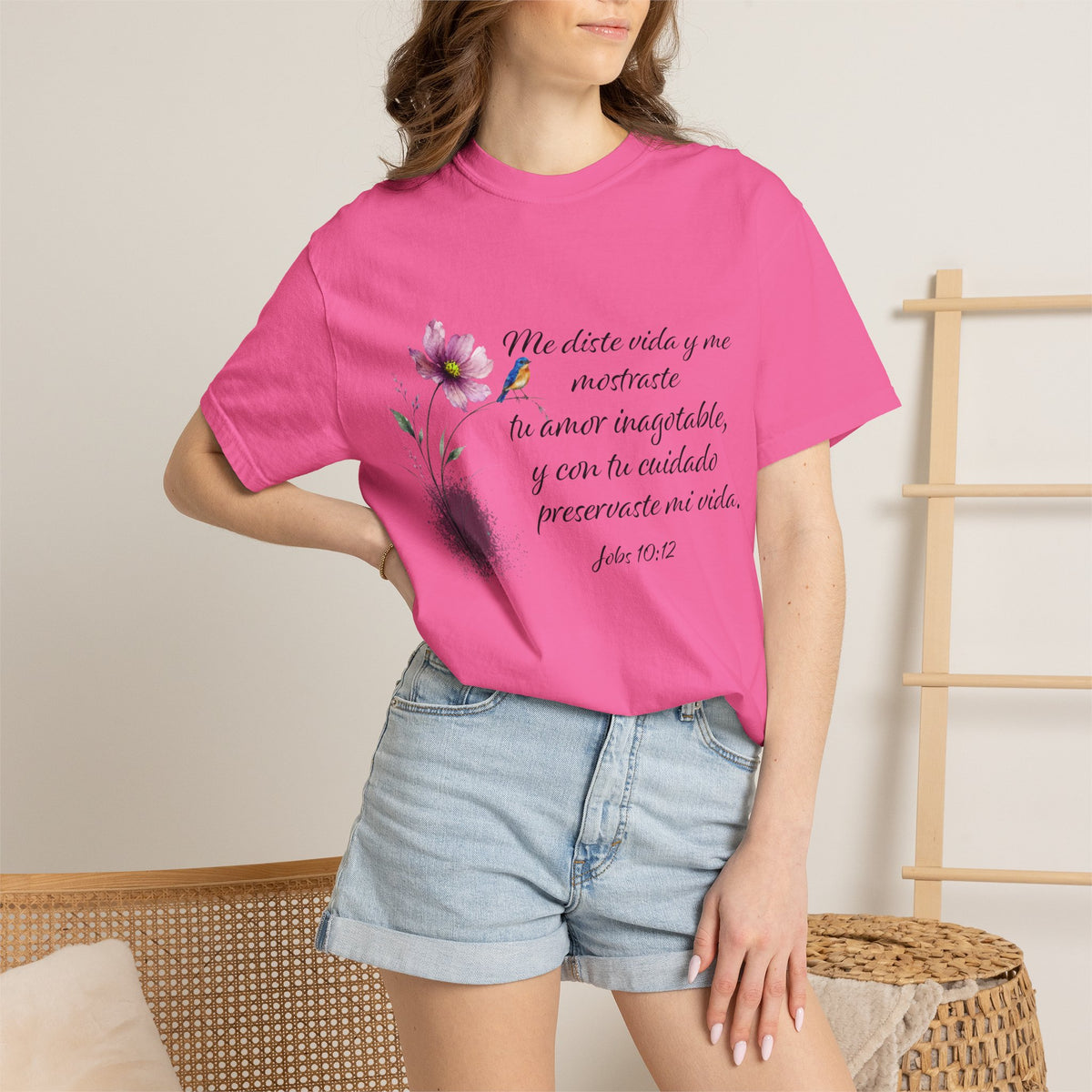Inspirational Spanish Bible Verse T-Shirt – John 10:12 Floral Tee