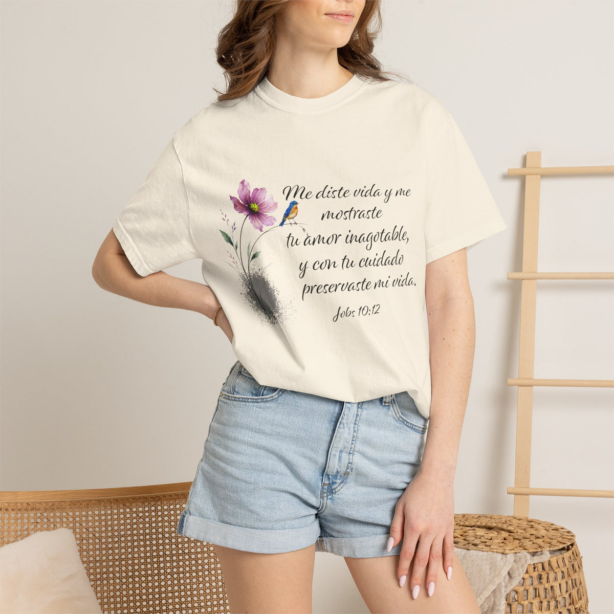 Inspirational Spanish Bible Verse T-Shirt – John 10:12 Floral Tee