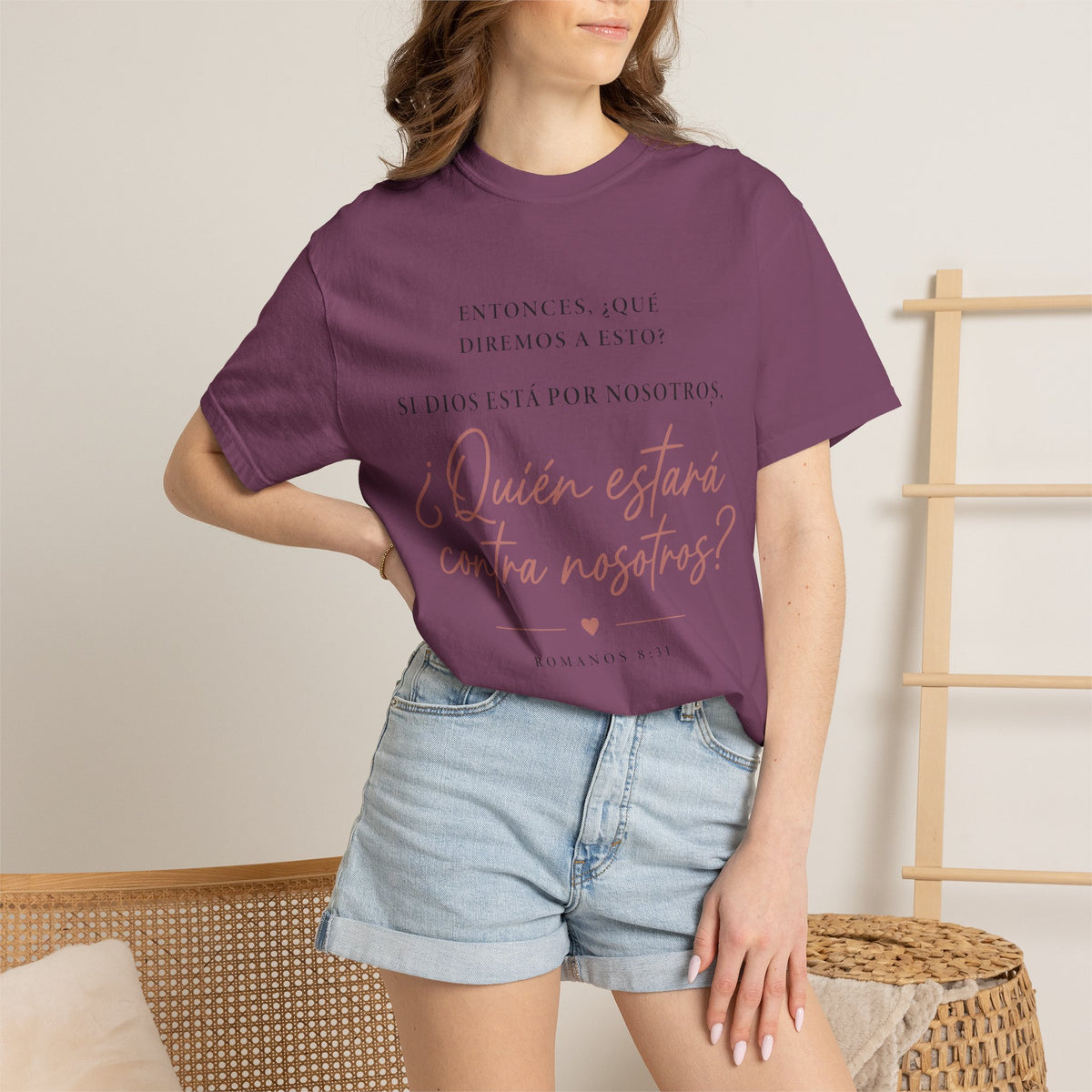 T-Shirt — Spanish Script '¿Quién estará contra nosotros?' Inspirational Tee