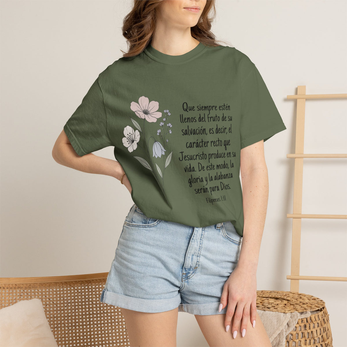 Christian Floral Verse T-Shirt — Spanish Filipenses 1:11 Scripture Tee