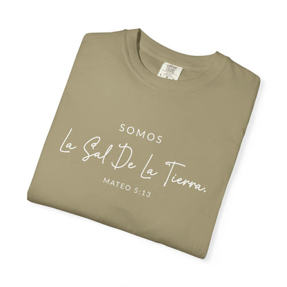 Somos la Sal de la Tierra Mateo 5:13 100% Cotton T-Shirt — Spanish Wise Woman Bible Verse