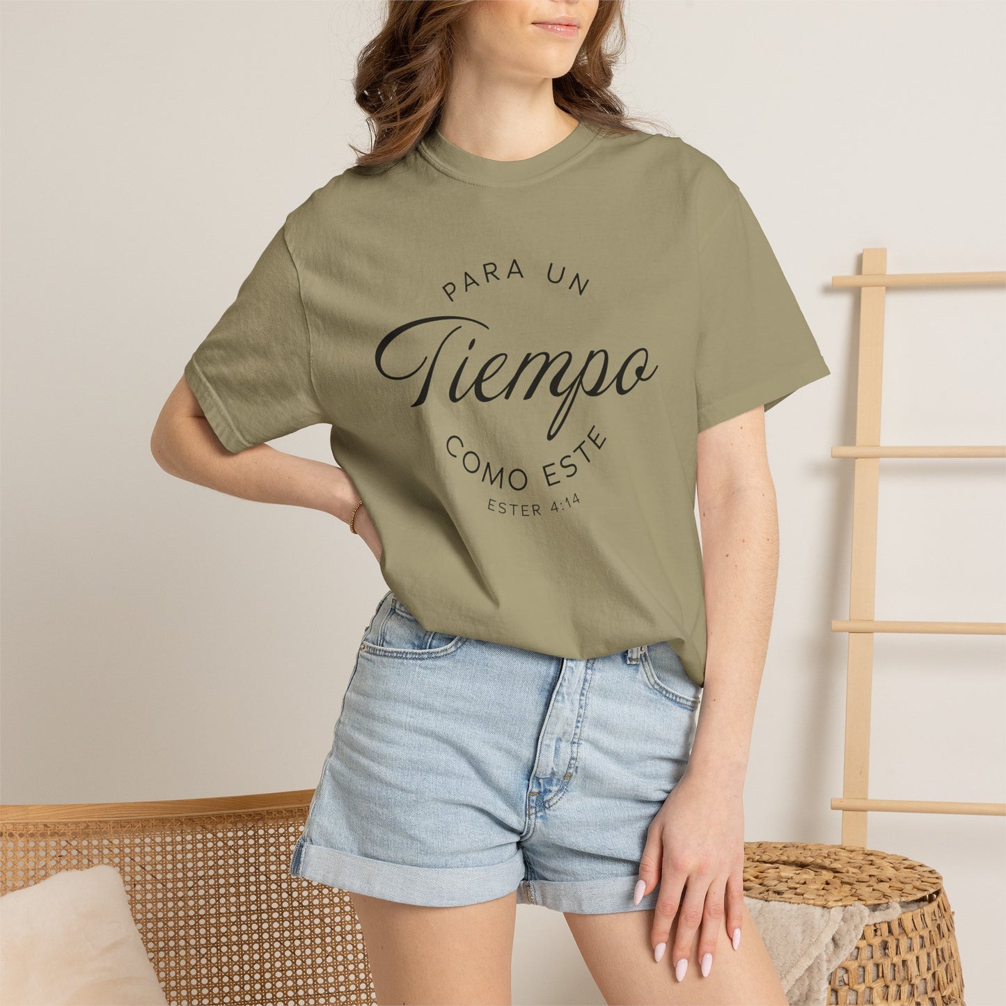 Para un Tiempo Como Este Ester 4:14 100% Cotton T-Shirt — Spanish Wise Woman Bible Verse