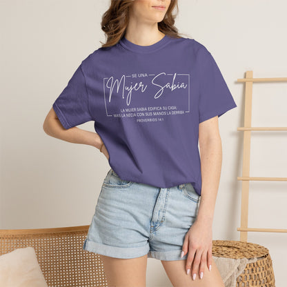 Mujer Sabia Proverbios 14:1 T-Shirt — Spanish Wise Woman Bible Verse