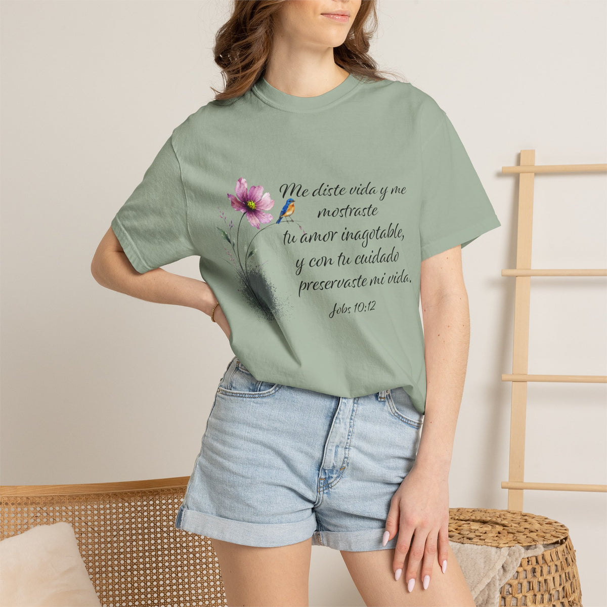 Inspirational Spanish Bible Verse T-Shirt – John 10:12 Floral Tee