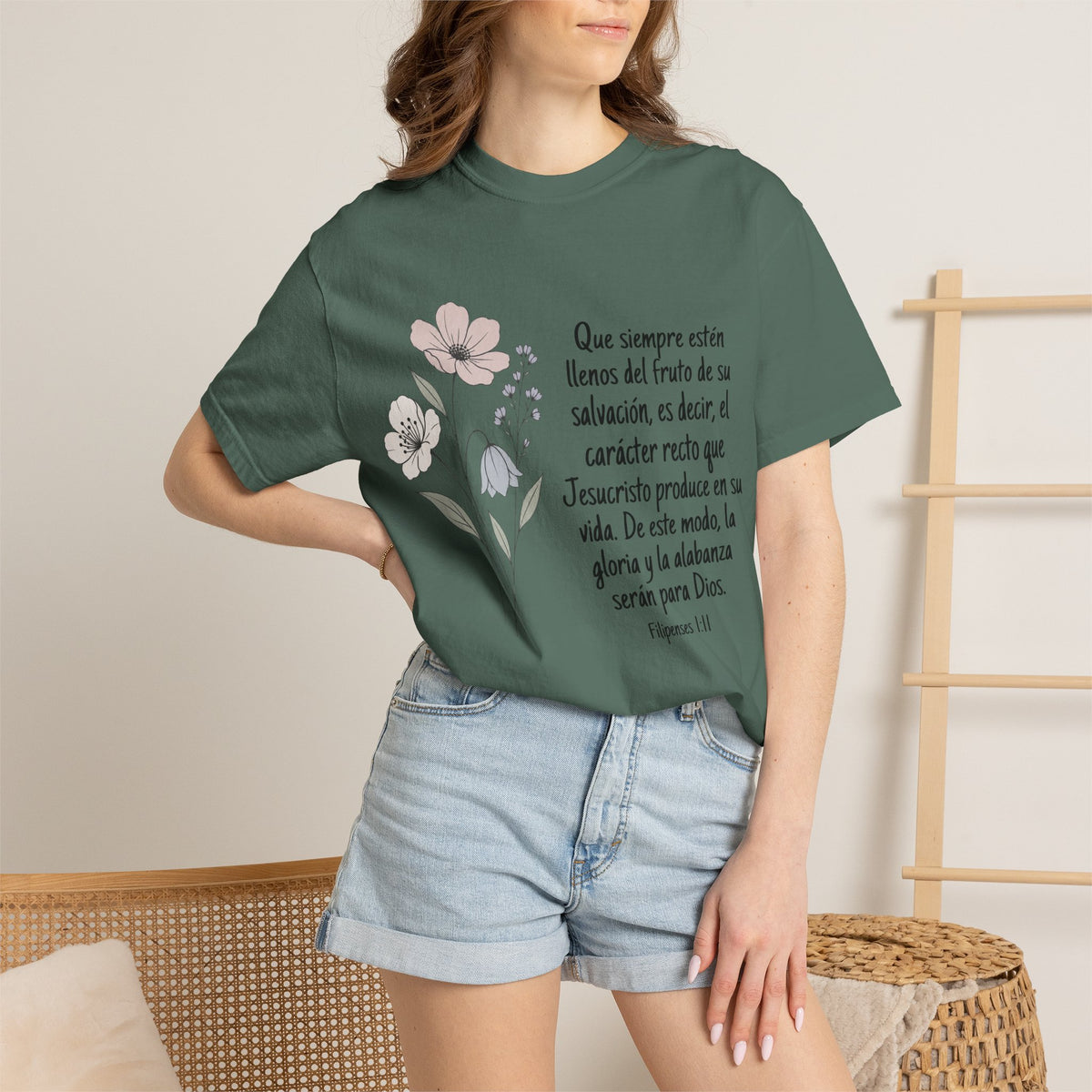 Christian Floral Verse T-Shirt — Spanish Filipenses 1:11 Scripture Tee